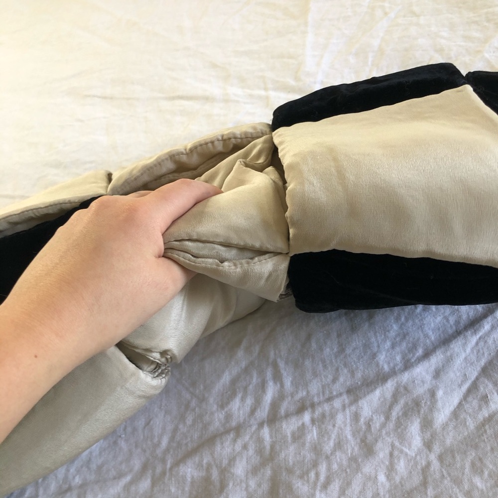 BASILE/ quilted silk + velvet scarf/ shawl - Picture 4 of 7